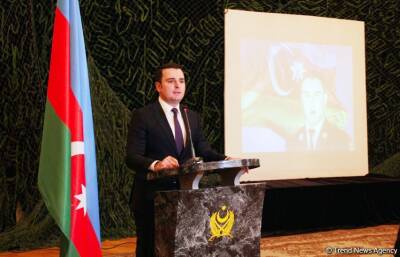 Гейдар Алиев - В Доме офицеров в Баку прошла презентация проекта, посвященного Национальному герою Мубаризу Ибрагимову (ФОТО) - trend.az - Азербайджан