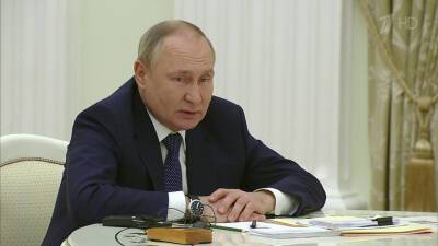 Владимир Путин в Кремле принимает Эммануэля Макрона