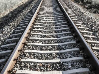 Молодая проводница погибла, выпав из пассажирского поезда на Урале