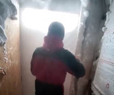 "Должны еще откопаться": В Карпатах пост спасателей завалило снегом - видео