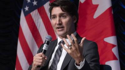 Канадский премьер впервые с начала протестов в Оттаве появился на публике