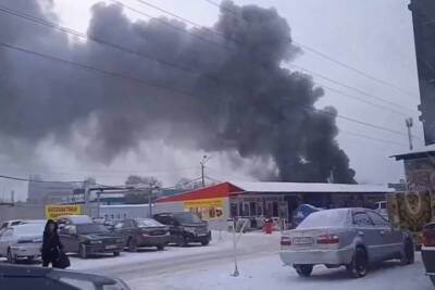 Склад мягких игрушек загорелся в районе рынка КрасТЭЦ в Красноярске
