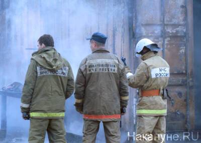 В Екатеринбурге сгорел мебельный цех в Академическом
