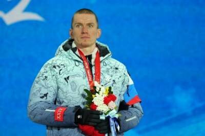 Олимпийский чемпион Большунов снялся со спринта в Пекине