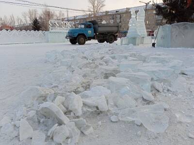 В Челябинской области вандалы разгромили ледовый городок