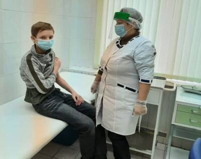 В Смоленске открылся первый пункт вакцинации подростков от COVID-19