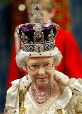 Королева Елизавета II предрекла для британского королевского дома большие проблемы