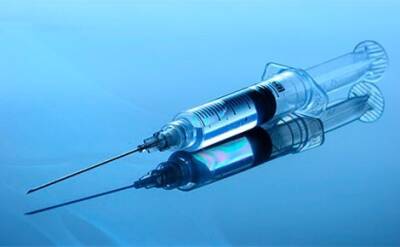 Эффективность вакцины «КовиВак» против «омикрона» оценили в 62%