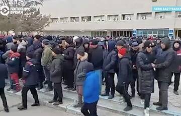 «Пусть дадут молодежи работу!»: в Казахстане возобновились протесты рабочих