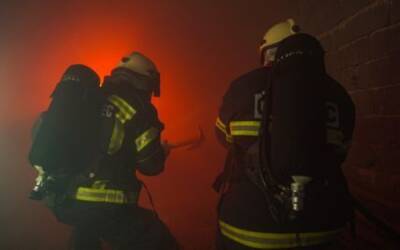 Пожар на украинском химзаводе, полсотни спасателей борются с огнем: что известно