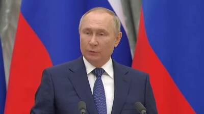 Путин на пресс-конференции заявил, что обещал Порошенко политическое убежище