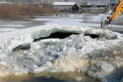 Песчанку избавили от подтопления – спецтехника вскрыла лёд и пустила воду по руслу реки
