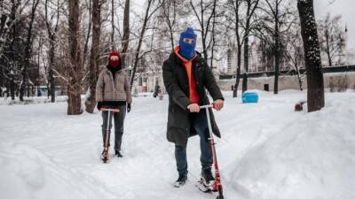 В парке "Сокольники" появился бесплатный прокат снегокатов