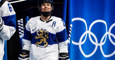 Хоккеистки сборной Финляндии сыграют против России на ОИ-2022 в медицинских масках