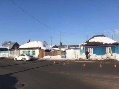 В Новосибирске таксист на KIA Rio сбил женщину с ребенком на переходе