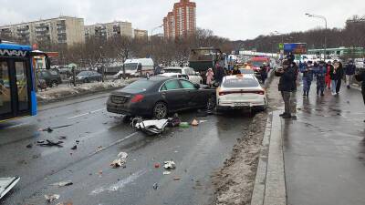 На Рублевском шоссе столкнулись девять автомобилей