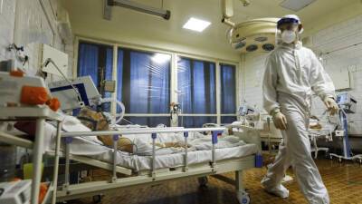 В Оренбургской области зафиксировали 2477 случаев COVID-19 за сутки