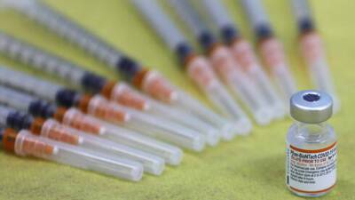 Компания Pfizer призналась, сколько заработала на вакцине от коронавируса