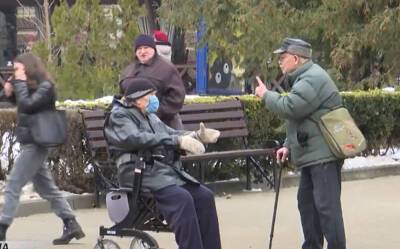 На пенсионеров устроили охоту по всей Украине: "забирают последние сбережения"
