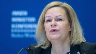 Немецкие органы безопасности встревожены миграционной политикой министра
