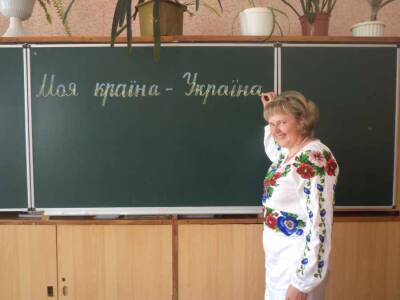 В Киеве двух учителей уволили за русский язык во время уроков