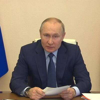Путин: отказываться от нефти и газа ещё рано