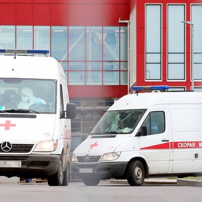 Сосулька упала на девушку в центре Москвы, она госпитализирована