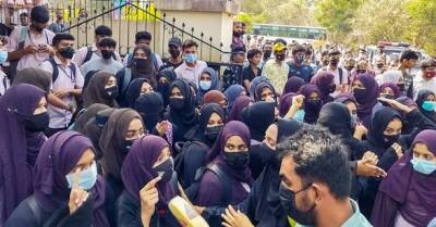 Нарендры Моди - Индийский штат Карнатака закрыл школы из-за протестов против запрета ношения хиджабов - unn.com.ua - Украина - Киев - Индия - India - Бангалор - штат Карнатака - Протесты