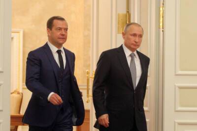 Baza: Путин поручил заняться проблемой мигрантов Медведеву