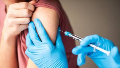 В Тульской области прививку от COVID-19 сделали 326 подростков