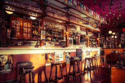 В Англии закрылся бар, который пережил чуму и проработал более тысячи лет и мира