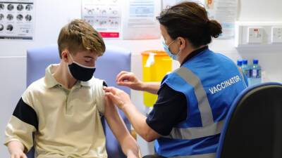 В ЕС сообщили о высоком уровне защиты подростков от коронавируса после вакцинации