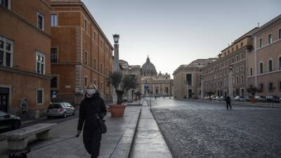 В Италии с 11 февраля отменяют обязательное ношение масок на открытом воздухе