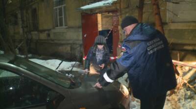 Упавший вечером в Воронеже балкон разбил авто владелицы балкона, рухнувшего утром