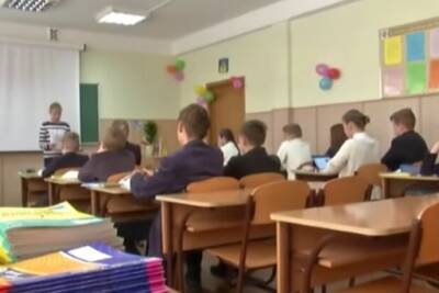 Двух киевских учителей, не желавших преподавать на украинском языке, уволили с работы