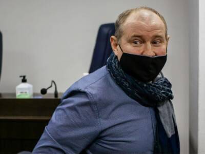 Чаус рассказал, что из него выбивали показания против Порошенко. Видео опубликовал нардеп Арьев