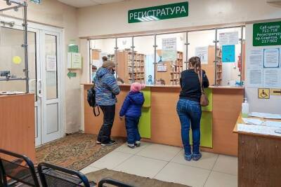 Пациентке поликлиники на КСК отказали закрыть больничный без теста вопреки новым правилам