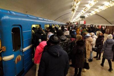 Новосибирцы жалуются на давку после изменения графика работы метро