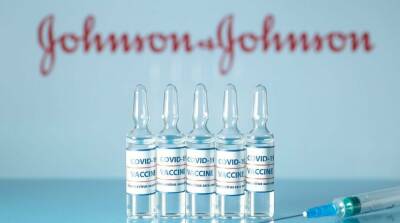 Компания Johnson & Johnson приостановила производство вакцины от коронавируса – СМИ