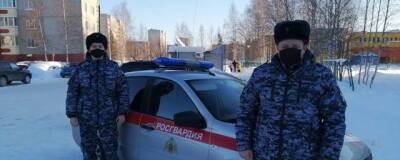 В ХМАО росгвардейцы спасли людей из горящей больницы - runews24.ru - Югра - Лангепас