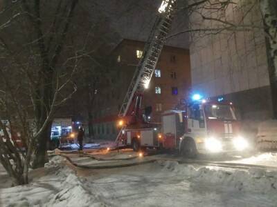 В Челябинске из-за пожара в общежитии медуниверситета эвакуировались 40 человек