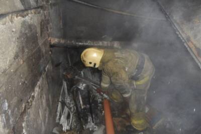 В Таганроге в подвале девятиэажки горел мусор