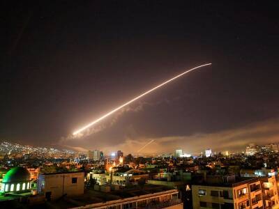 Израиль: Удары по целям в Дамаске, обстрел из Сирии, в ответ атакованы сирийские ПВО - newsland.com - Сирия - Дамаск - Израиль - Сана - Ливан - Бейрут - Авиаудары