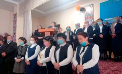 Акцию по унижению школьных учителей провели в Андижанской области Узбекистана