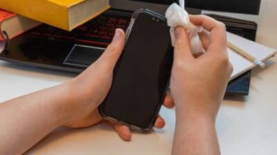 Пензенцам напомнили о важности дезинфекции мобильных телефонов