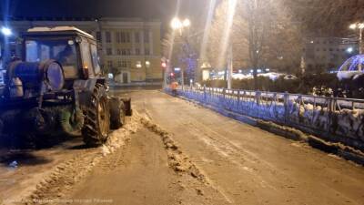 Уборка снега продолжается в Рязани в круглосуточном режиме