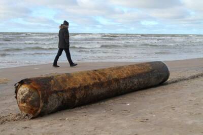 Море выбросило на берег Латвии торпеду времён войны