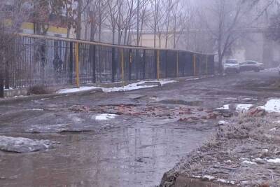 «Там непролазная грязь»: астраханка просит депутатов и чиновников отремонтировать дорогу