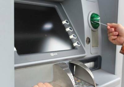 Эксперт Касаткина объяснила, почему нужно забирать чеки на кассах и в банкоматах