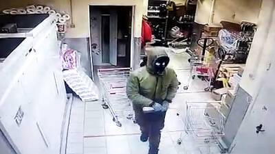 "Избили супруга, прокололи колеса": МВД раскрыло подробности ограбления "Пятерочки"
